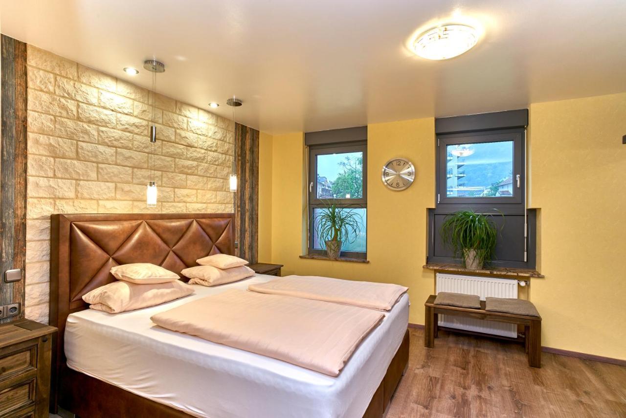 Hotel Naheschloesschen บาด มุนสเตอร์ อัม ชไตน์ เอเบิร์นบวร์ก ภายนอก รูปภาพ